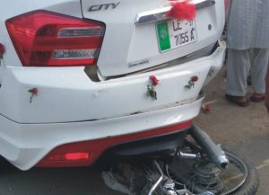 بے قابو گاڑی نے ڈیوٹی پر معمور گارڈ کی جان لے لی