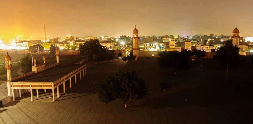 بہاولپور شہر میں ہر سال شہری عید گاہ کے باہر سڑکوں پر نماز پڑھنے پر مجبور