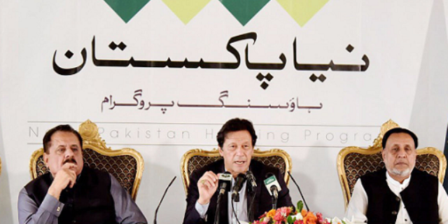 اگر ملک میں منی لانڈرنگ کو روکا جاتا تو قرضوں کے پیچھے نہ جانا پڑتا: عمران خان