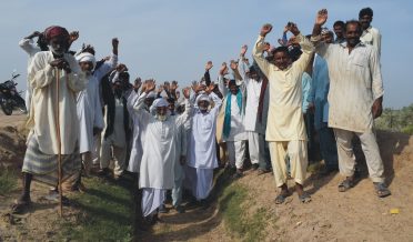 پانی چوری اور اس کی غیر منصفانہ تقسیم کے باعث چھوٹے کاشتکار وں کا احتجاج