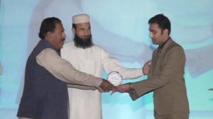 عمیر خان کو میتھ کلب سوسائٹی کی جانب سے اعزازی ایوارڈ دیا گیا