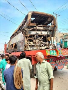 ڈائیوو کی سلیپر بس کی آئل ٹینکر سے ٹکر، 20 مسافر زندہ جھلس گئے