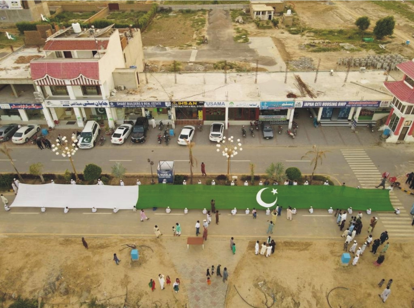 بہاولپور میں کئی سو میٹر طویل پرچم کی نمائش