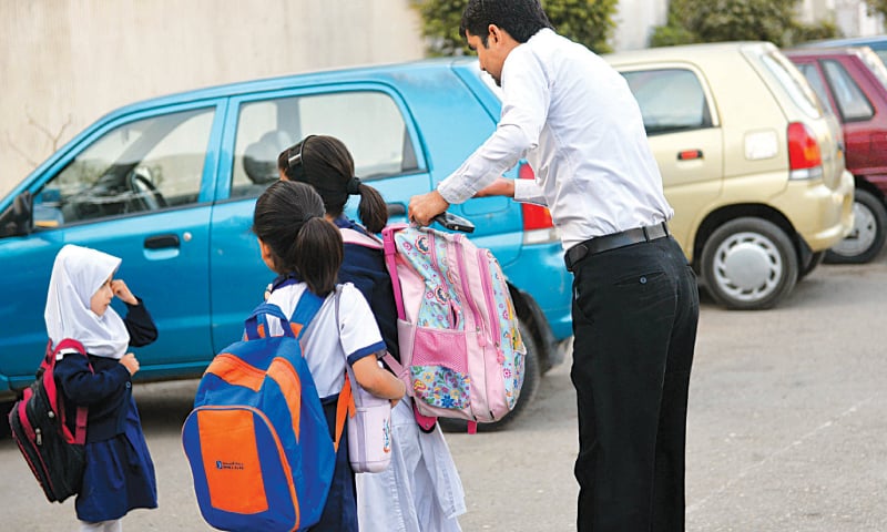 اب بچے سکول بیگ کے بغیر جائیں گے
